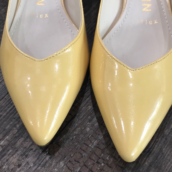 Anne Klein Aknorwood Butter Cream Pumps - Picture 2 of 12